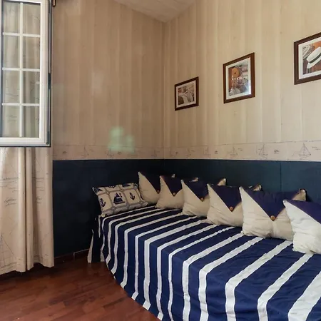 Goldhome - Currican - Casa Con Amarre, Terraza, Barbacoa, Wifi * Empuriabrava